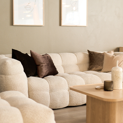 Stor utstilling med sofaer